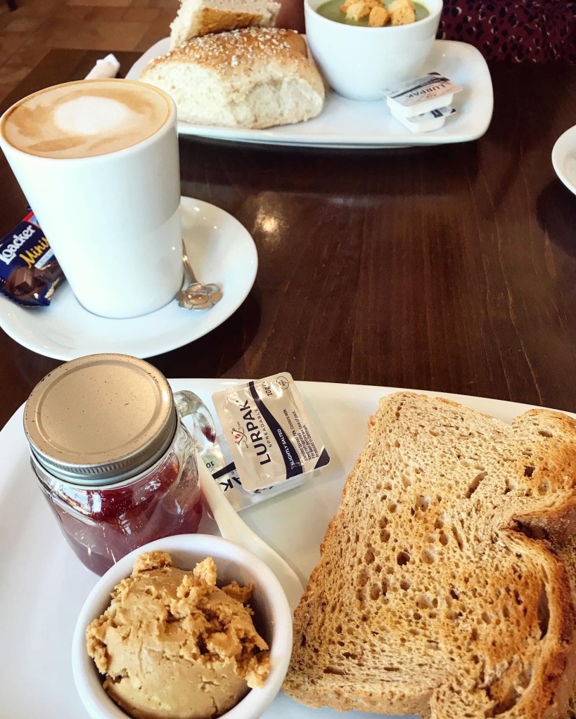 18/09 - Lunch out with my friend. I was just going to have jam, but knew it would be more substantial with peanut butter, but I was also scared about having an unmeasured amount of PB...anyway, I had a mini argument in my head & went with the right decision, because someone without an ED would probably be more concerned about not having enough PB rather than too much, so...