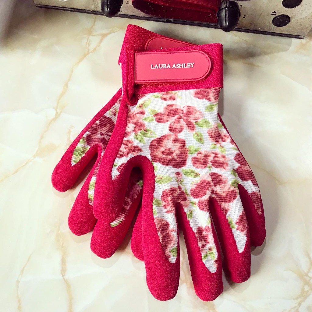 Got that into gardening that I wanted nice gloves! 😆