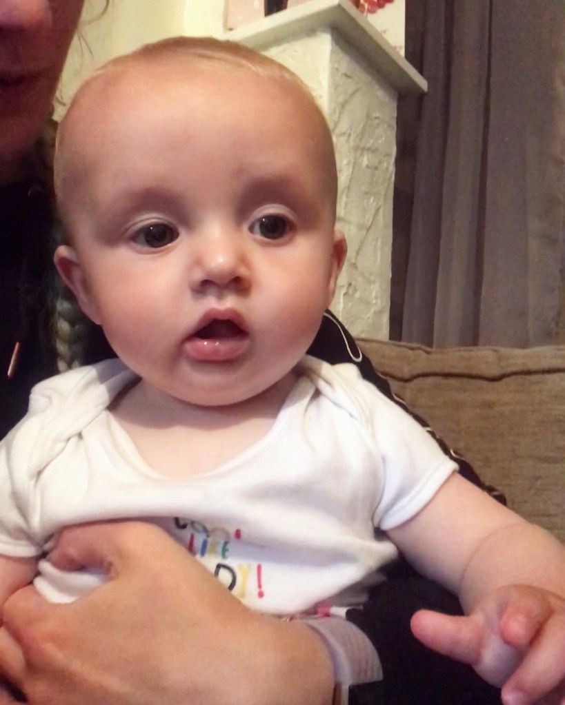 19/08 - Baby cuddles never disappoint! 🥰