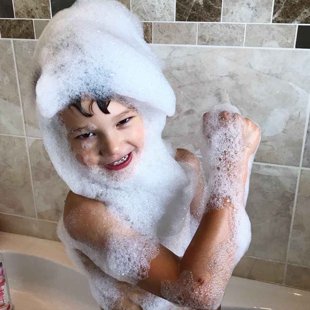 23/08 - He only asks for baths so he can cover himself in bubbles for a picture! 🤣