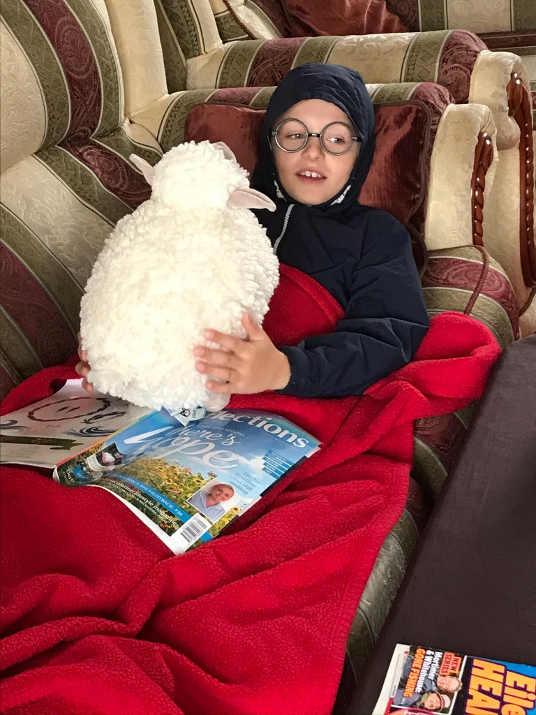 Harry has taken to my sheepy 😆 & also agrees with me... the house is freezing flipping cold! 🥶